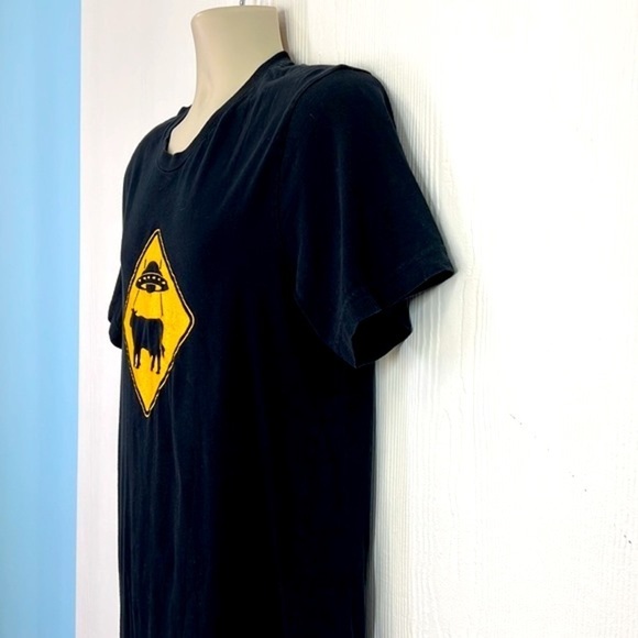 Canvas & Bella  - UFO Cattle Crossing Black And Yellow Short Sleeve T Shirt LG - Picture 5 of 10
